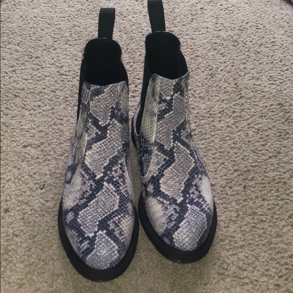Brand new! Dr Martens Snakeskin Flora Boot sz 9